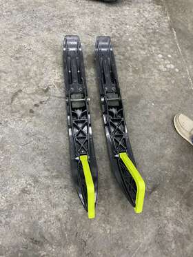 SMA-8HLDS-00-BK YAMAHA Dual Runner Skis Carbides Loops